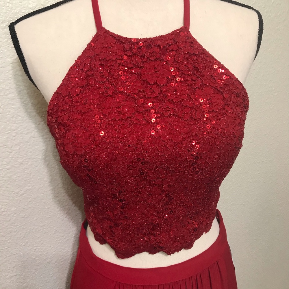 Morgan & Co. Two-Piece Scarlet Lace Evening dress - Picture 6 of 8